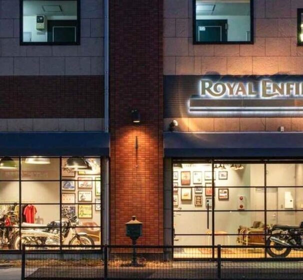 Royal-Enfield-Japan-Showroom