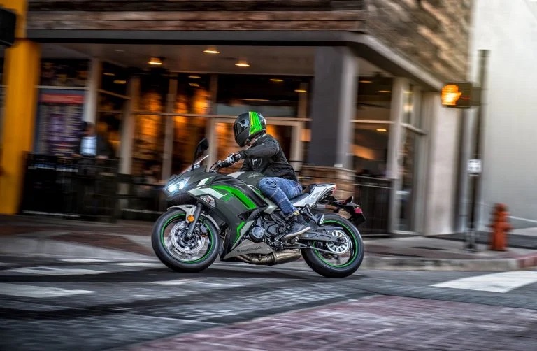 川崎的Ninja 650和Z650设置为2023刷新。媒体来自摩托车。